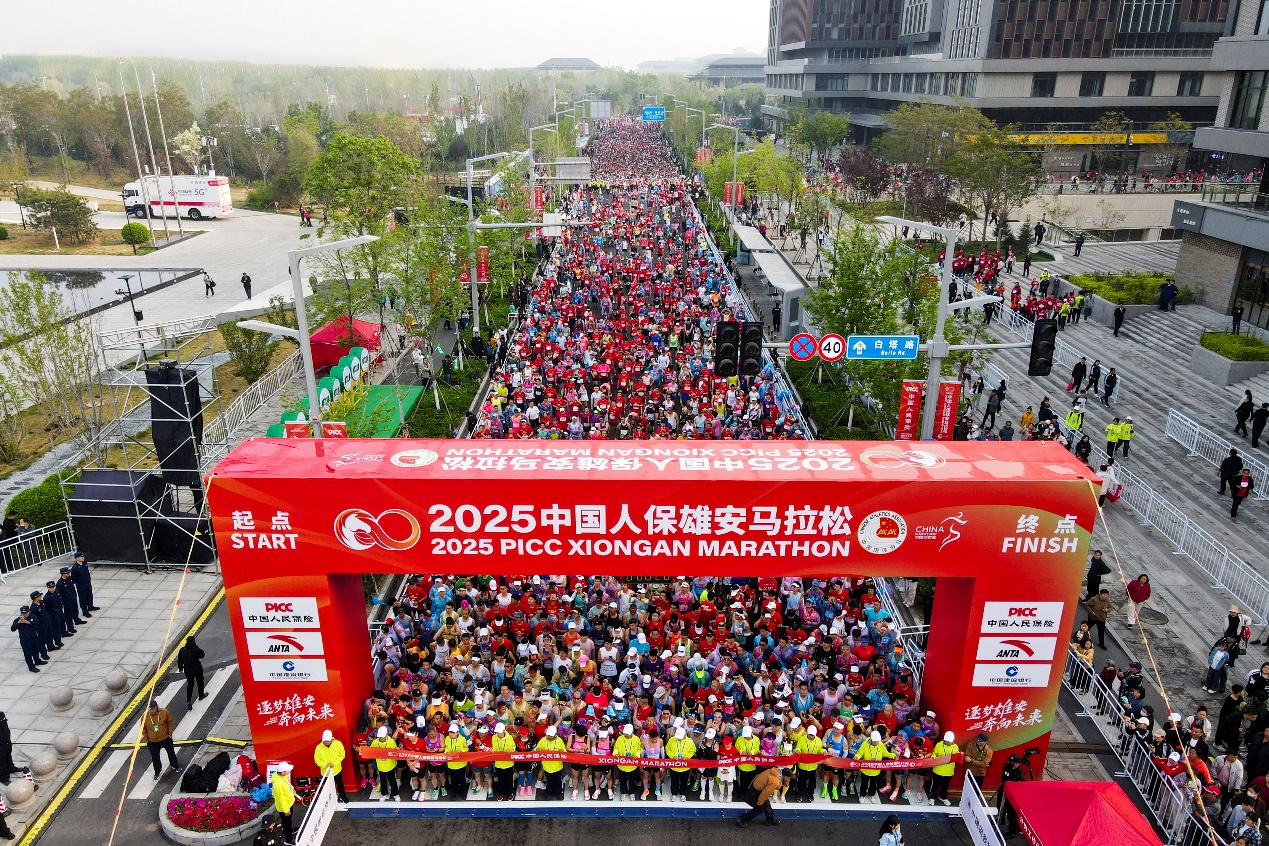 我是咬着牙冲过去的瞬间：张珊珊在雄安马拉松