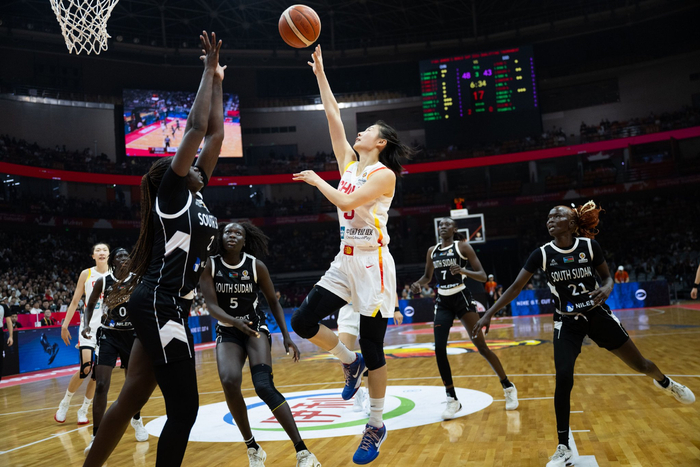 中国女篮成功晋级世界杯正赛 面临磨合与战术升