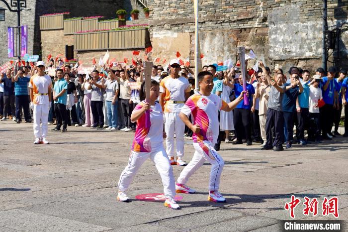 杭州亚运会火炬传递衢州站启动 火炬手讲述文化