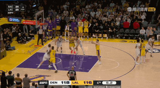 湖人末节绝杀掘金 里夫斯三分绝平东契奇压哨终