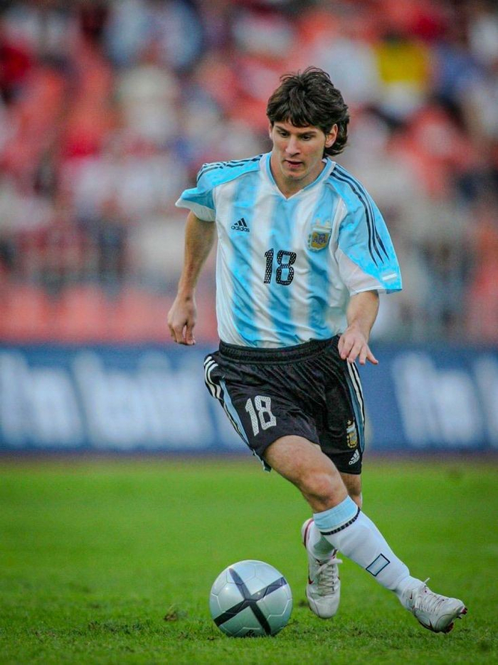 梅西转会巴黎圣日耳曼引发足坛震动