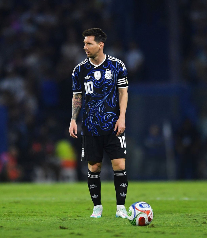 梅西转会巴黎圣日耳曼引发足坛震动