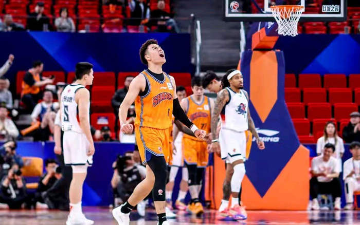 李添荣爆发助上海男篮豪取十二连胜 国家队征召