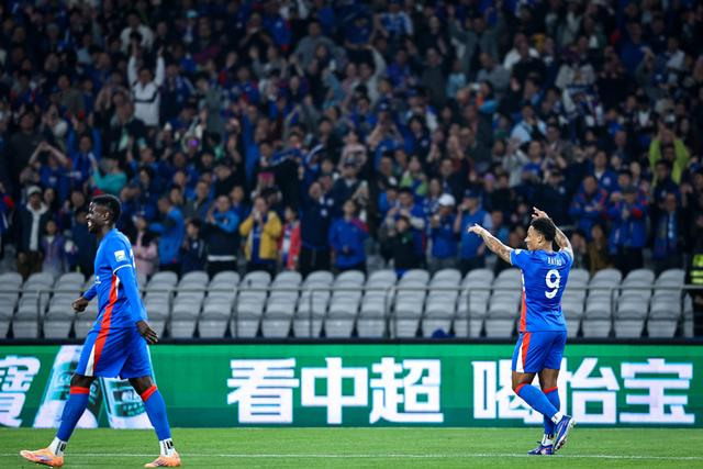 申花半场三球力克升班马辽宁铁人