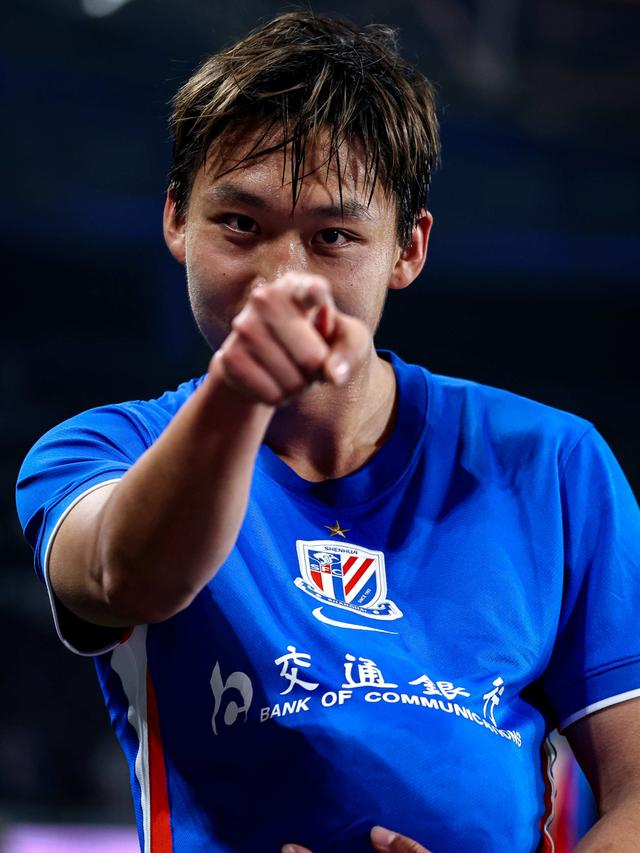 申花半场三球力克升班马辽宁铁人