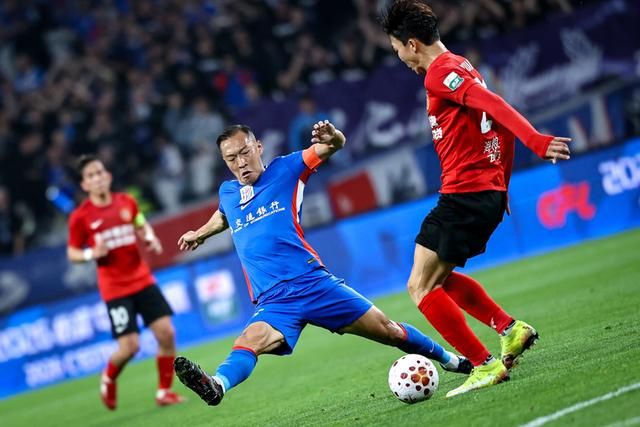 申花半场三球力克升班马辽宁铁人