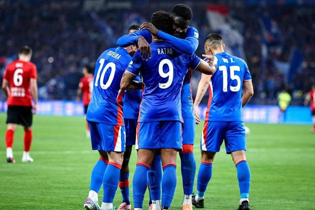 申花半场三球力克升班马辽宁铁人