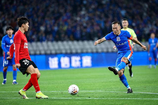 申花半场三球力克升班马辽宁铁人