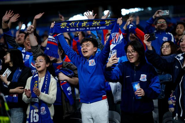 申花半场三球力克升班马辽宁铁人